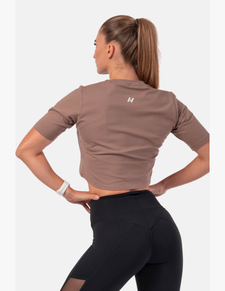 NEBBIA Minimalist Logo NEBBIA Crop T-shirt brown