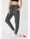 GoldBee Joggers BeSweet sú tepláky, spájajúce eleganciu s voľnosťou pohybu, ktoré Vám umožňujú legíny.