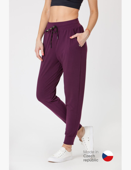 GoldBee Joggers BeSweet Wine