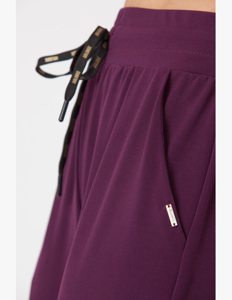 GoldBee Joggers BeSweet Wine