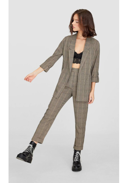 Checked carrot fit trousers Stradivarius