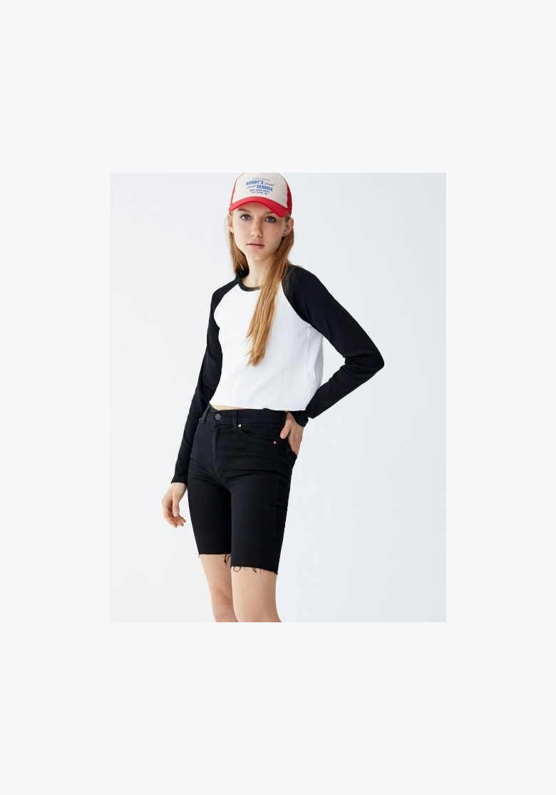 Pull & Bear women's mid-waist T-shirt