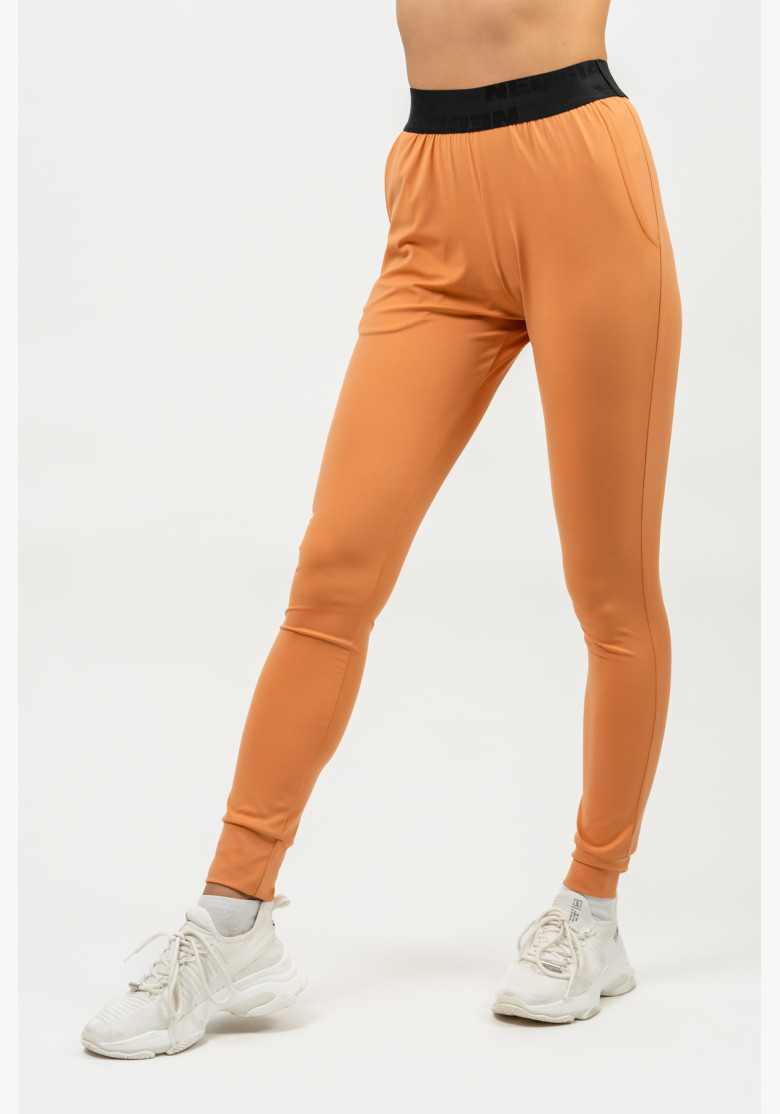 NEBBIA Slim fit legíny s vreckami GYM SPIRIT oranžová