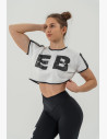 Oversize crop top má strih bez prešitia na ramenách, takže ti dodá lepšiu flexibilitu na akúkoľvek aktivitu. Je skrátka strašne univerzálne!